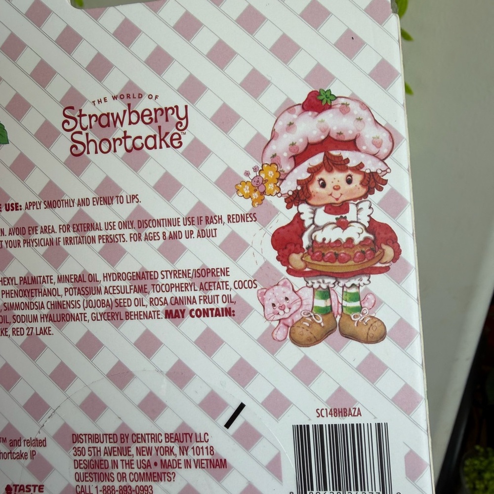Set of 2 Strawberry Shortcake 3-Pack Scented Hand Lotions & Lip Oils - Picture 5 of 6